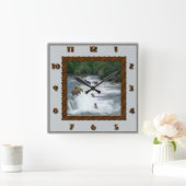 Braunbären Fischen Quadratische Wanduhr (Zuhause)