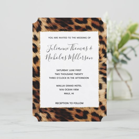 Brauncreme Leopard-Hochzeit Einladung (Stehend Vorderseite)