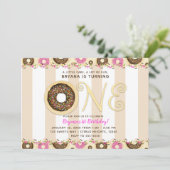 Brauncreme Sprinkle Donuts 1. Geburtstag Party Einladung (Stehend Vorderseite)