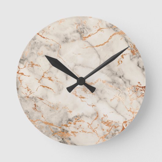 Braune Akzente und weiße Abstrakte Muster Runde Wanduhr (Vorderseite)