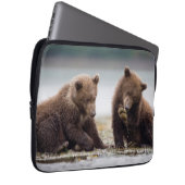 Braune Bärenjungen am Fluss Laptopschutzhülle (Vorne Rechts)