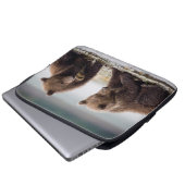 Braune Bärenjungen am Fluss Laptopschutzhülle (Vorne Knopf)