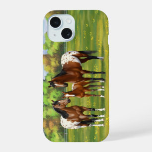Braune Bay Appaloosa-Pferde auf der Sommerweide iPhone 15 Hülle