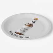 Braune Bierflasche zum 55. Geburtstag Pappteller (Schrägansicht)