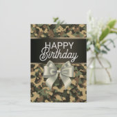Braune Camouflage & Bow Happy Birthday Card Einladung (Stehend Vorderseite)