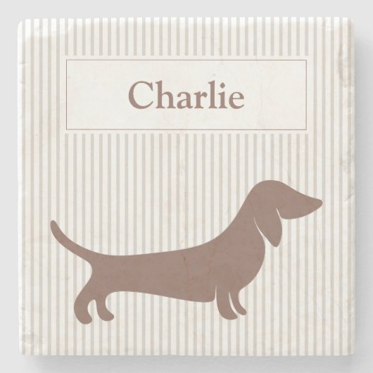 Braune Dackel auf Beige Streifen Individuelle Name Steinuntersetzer (Vorderseite)