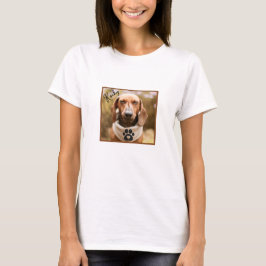 Braune Dackel Hund mit geschlossenen Augen T-Shirt