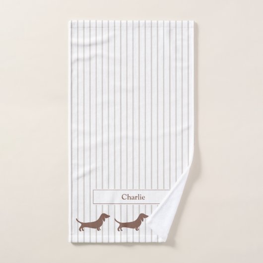 Braune Dackeln auf Beige Streifen Individuelle Nam Handtuch (Handtuch)