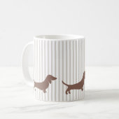 Braune Dackeln auf Beige Streifen Kaffeetasse (Vorderseite Links)