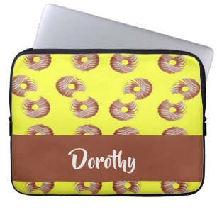 Braune Donuts auf Gelb Laptopschutzhülle