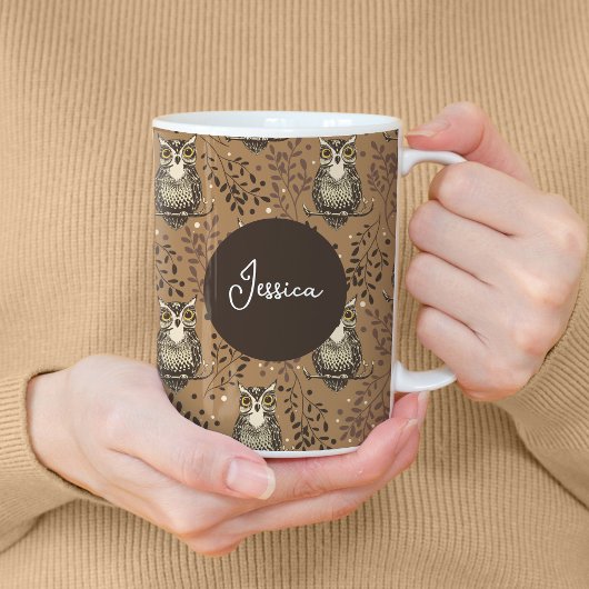 Braune Eule illustriertes Waldmuster Kaffeetasse