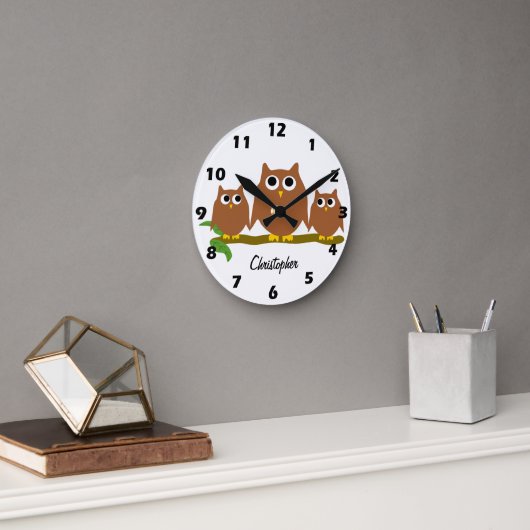 Braune Eulen Design Personalisiert Runde Wanduhr (Büro)