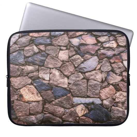 Braune Felswand Laptopschutzhülle (Vorderseite)
