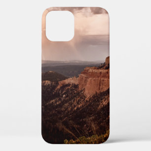 BRAUNE FELSWAND UNTER BEWÖLKTEM HIMMEL WÄHREND DES Case-Mate iPhone HÜLLE