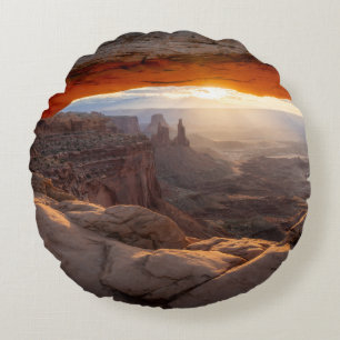 BRAUNE FELSWAND WÄHREND DES SONNENUNTERGANGS RUNDES KISSEN
