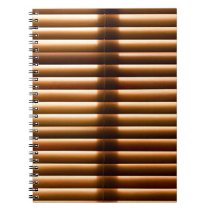 Braune Fensterläden Notizblock