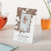 Braune Herbstlaube Feier zur Beerdigung des Lebens Sockelschild (In SItu)