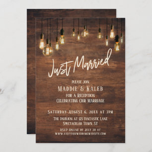 Braune Holzwand mit Edison Lights, nur verheiratet Einladung