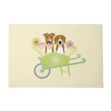 Braune Hunde in Schubkarren Frühlingsblumen