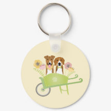 Braune Hunde in Schubkarren Frühlingsblumen