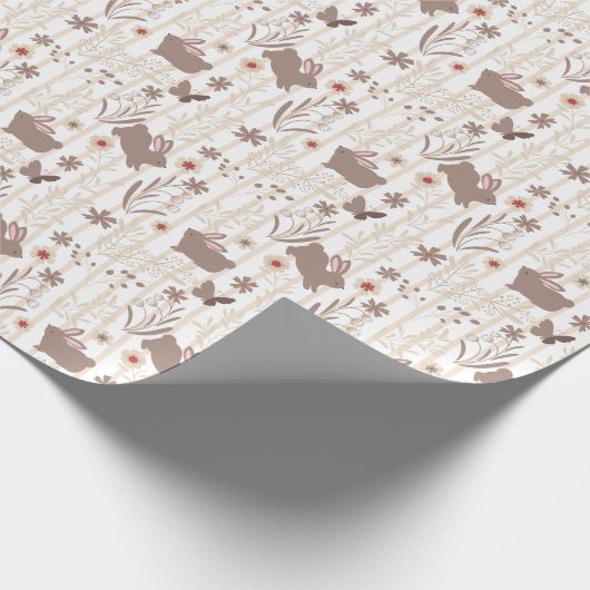 Braune Kaninchen auf Tan und Weiß gestreift Geschenkpapier (Ecke)