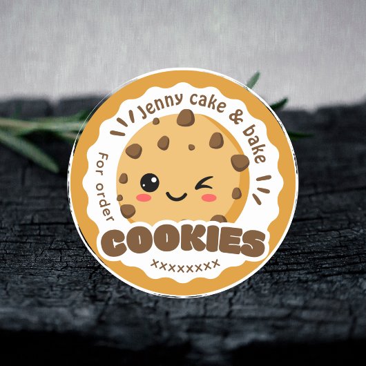 Braune Kekse und Aufkleber für süße Geschäfte