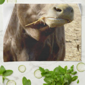 Braune Kuh Munching Hay Face, Geschirrtuch (Gefaltet)