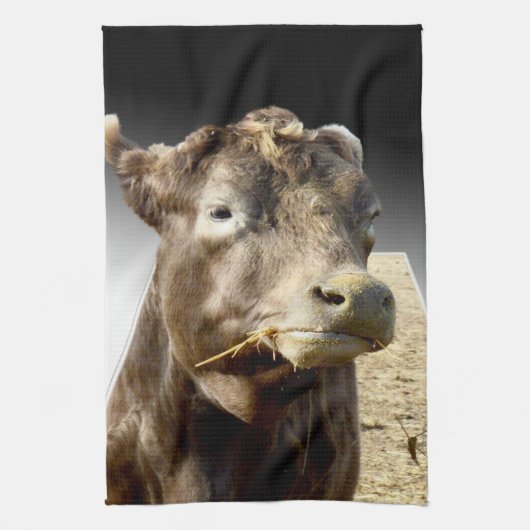 Braune Kuh Munching Hay Face, Geschirrtuch (Vertikal)