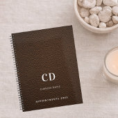 Braune Ledermonogramm-Initialen 2026 Planer