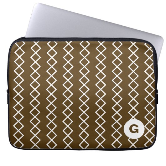 Braune Monogramm-Geometrie-Laptoptasche Laptopschutzhülle (Vorderseite)