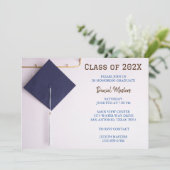 Braune/Navy Blue Graduation Cap Einladung (Stehend Vorderseite)