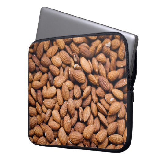 Braune Nüsse Laptopschutzhülle (Vorderseite Links)