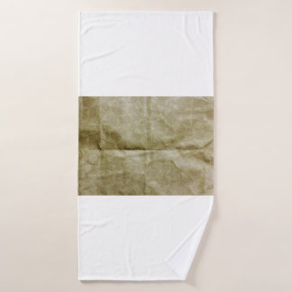Braune Papierfalte. Mach das Papier kaputt. Hinter Badehandtuch