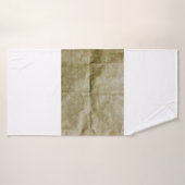 Braune Papierfalte. Mach das Papier kaputt. Hinter Badehandtuch (Badehandtuch)