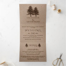 Braune Prägung von Bäumen auf Kraftpapier Winterho