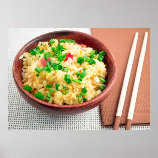 Braune Schüssel mit einem Teil gekochten Reises Poster (Vorne)