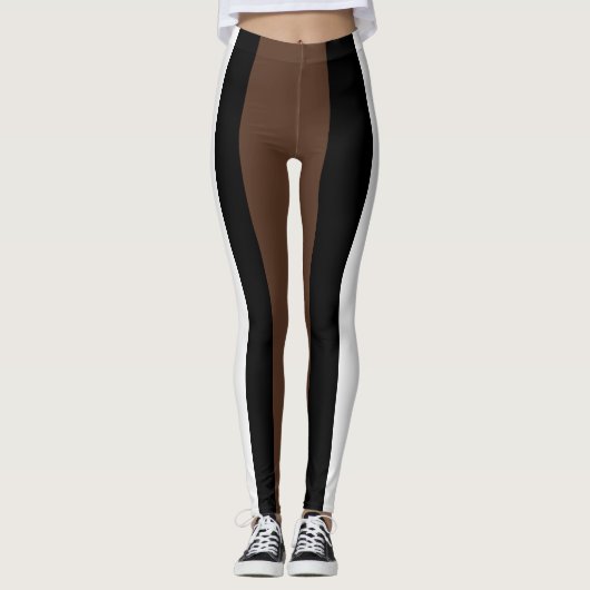 Braune, schwarz-weiße Streifen Leggings (Vorderseite)