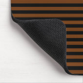 Braune schwarze Streifen Nahtloses Muster Mousepad (Ecke)