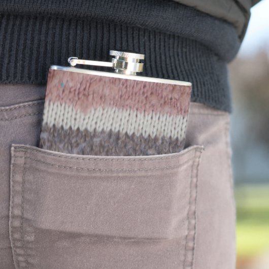 braune Stripteppiche Vintages Design Flachmann (Beispiel)