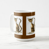 Braune Tabbattacke auf hoher Tasse (Vorderseite Links)