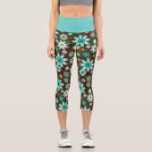 Braune und blaue Retro-Mod-Blume Capri Leggings (Vorderseite)