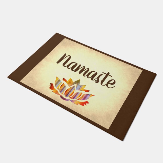 Braune und Creme Namaste Fußmatte (Schrägansicht)