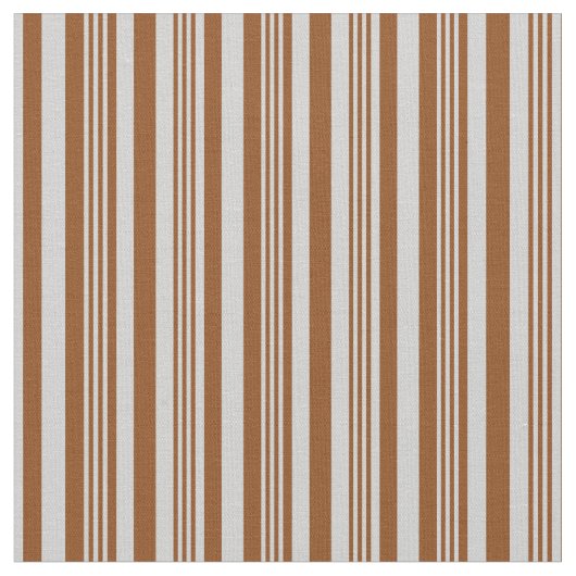 Braune und hellgraue Streifen/Linienmuster Stoff (Nahaufnahme)
