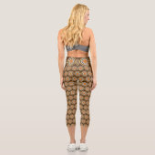 Braune und orangefarbene Spottenflächen, Capri Leggings (Rückseite)