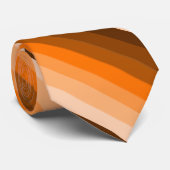 Braune und orangestrichene Krawatte (Gerollt)