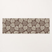 Braune und Taupe Leaf Natural Trendy Monogram Yogamatte (Rückseite (Horizontal))