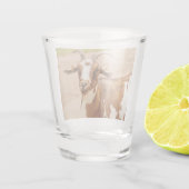 Braune und weiße Ziege Schnapsglas (Rückseite)