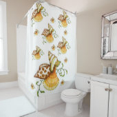 Braune weiße Muscheln mit Duschvorhang (Beispiel)