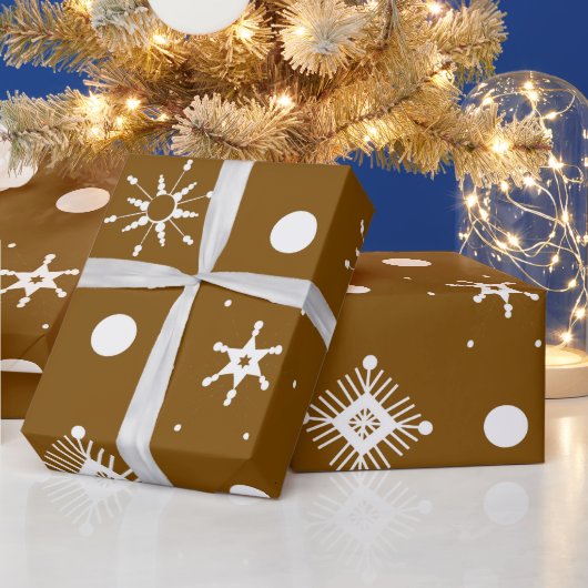 Braune weiße Schneeflocken Muster Geschenkpapier (Feiertage)