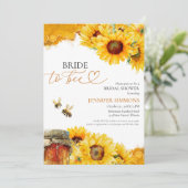 Bräune zu sein | Sonnenblumen Brautparty Einladung (Stehend Vorderseite)